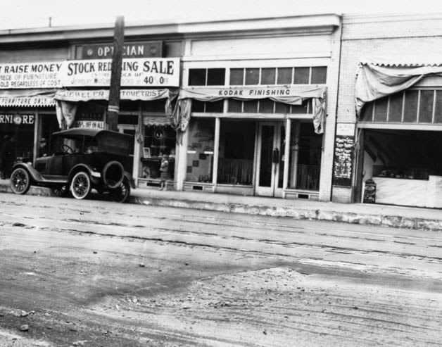 Streets of Southern California in the 1920s (1)